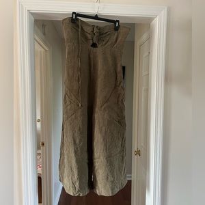 Anthropology olive Green women’s SIZE 10 cropped jumpsuit